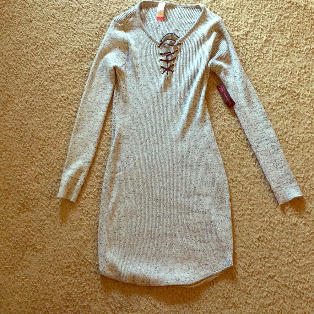 Short grey dress, lace up front